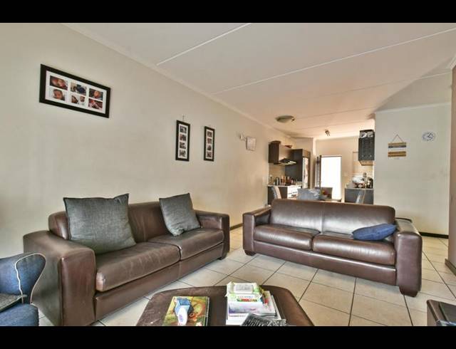 3 BEDROOM APARTMENT FOR SALE IN OAKDENE